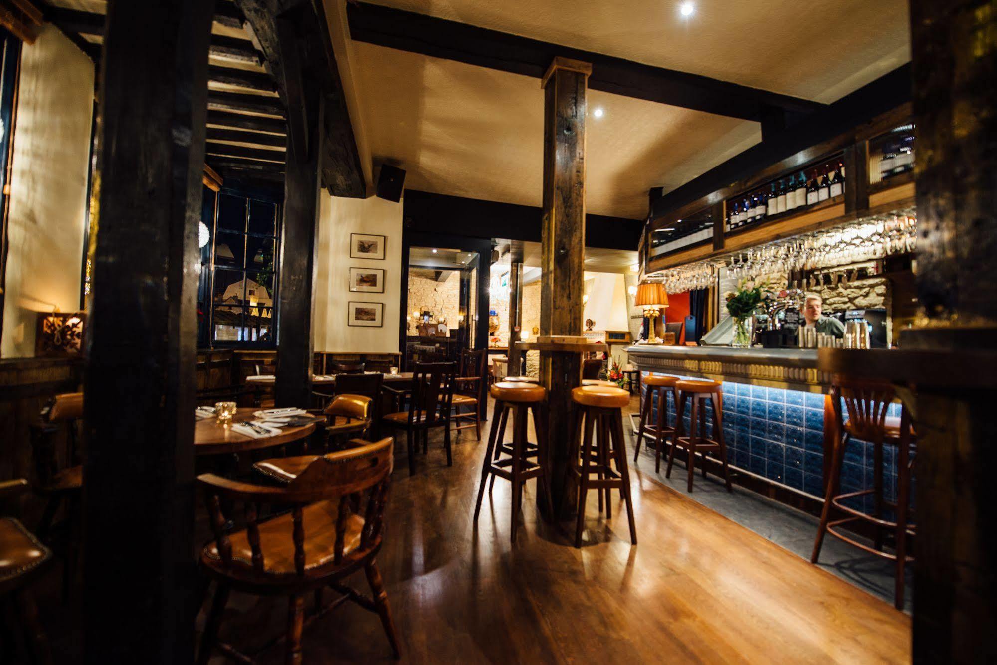 The Blue Boar Witney Exterior foto