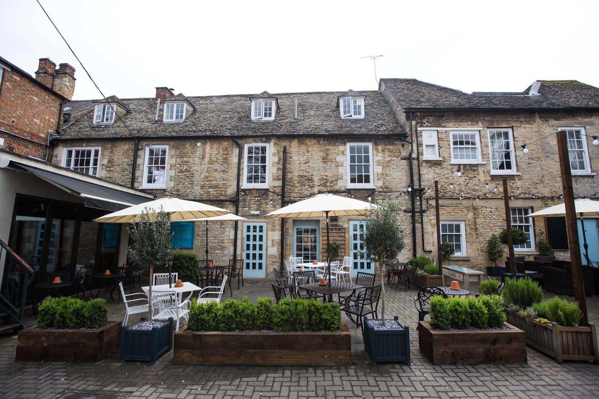 The Blue Boar Witney Exterior foto
